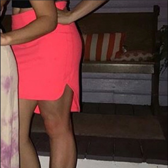 lululemon athletica Dresses & Skirts - Lululemon Neon Pink City Skirt